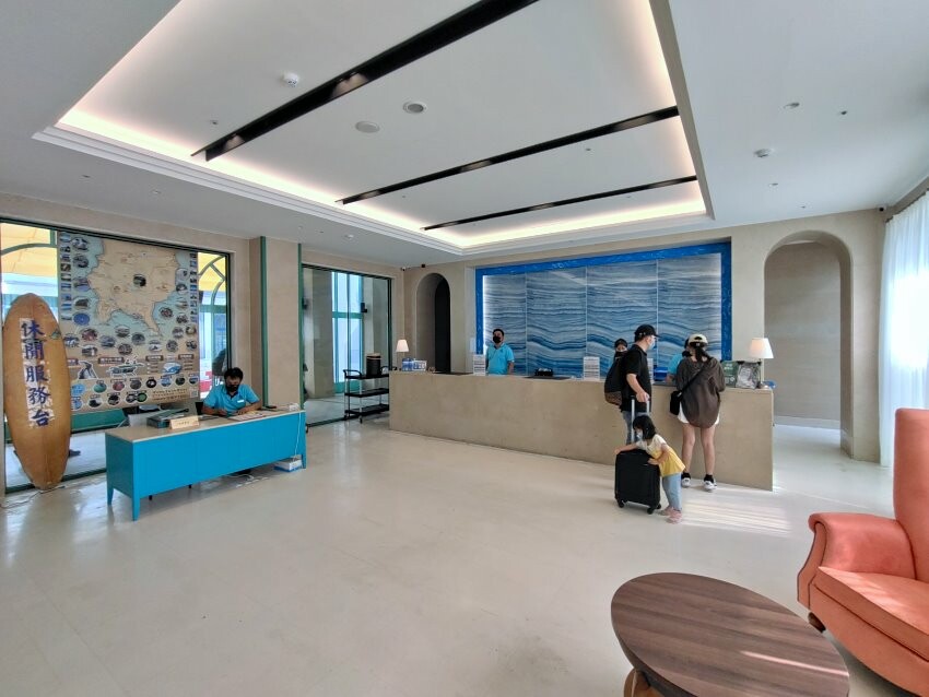 【屏東親子住宿】墾丁長灘休閒飯店.超大遊戲室+戲水池+賽車,住宿好選擇!