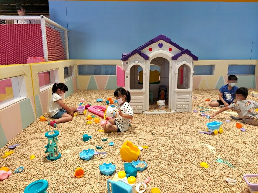 【屏東親子住宿】墾丁長灘休閒飯店.超大遊戲室+戲水池+賽車,住宿好選擇!