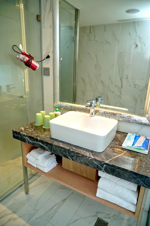 【屏東親子住宿】墾丁長灘休閒飯店.超大遊戲室+戲水池+賽車,住宿好選擇!