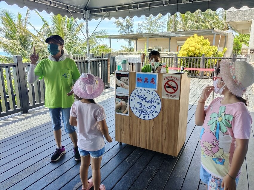 【台東卑南】富山護漁區．可拍IG美照+潮間帶生態的超夯親子景點!