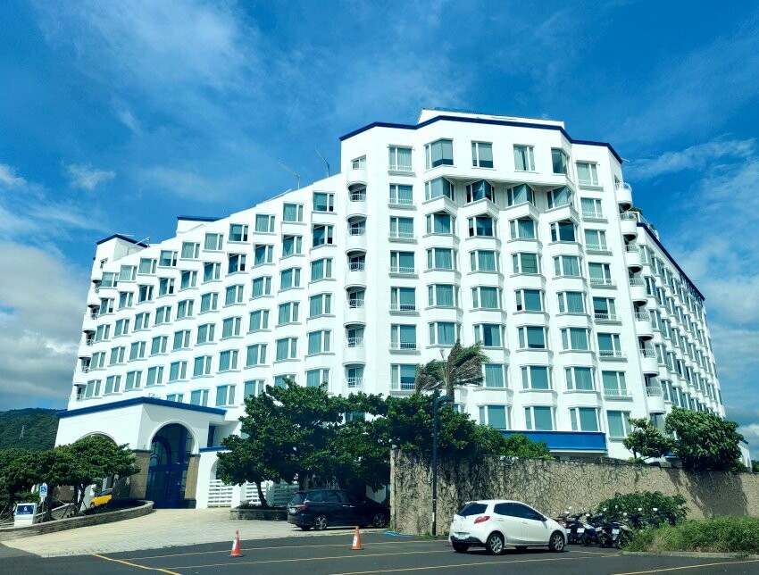 【屏東親子住宿】墾丁長灘休閒飯店.超大遊戲室+戲水池+賽車,住宿好選擇!