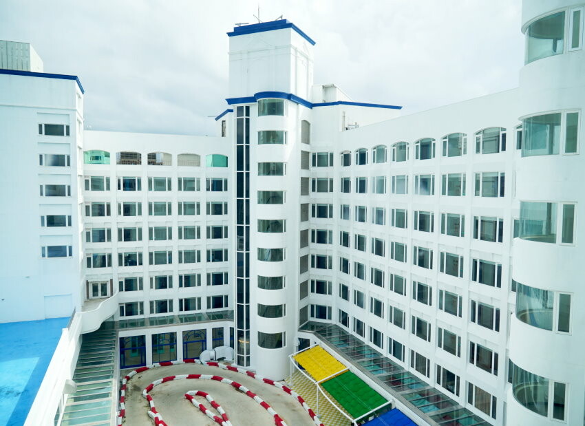 【屏東親子住宿】墾丁長灘休閒飯店.超大遊戲室+戲水池+賽車,住宿好選擇!