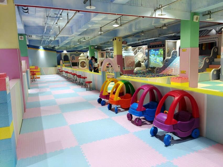 【屏東親子住宿】墾丁長灘休閒飯店.超大遊戲室+戲水池+賽車,住宿好選擇!