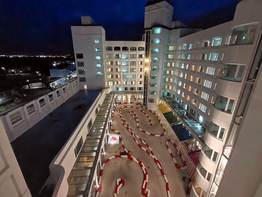 【屏東親子住宿】墾丁長灘休閒飯店.超大遊戲室+戲水池+賽車,住宿好選擇!