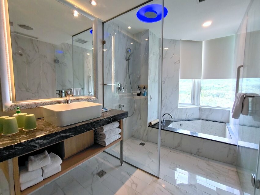 【屏東親子住宿】墾丁長灘休閒飯店.超大遊戲室+戲水池+賽車,住宿好選擇!