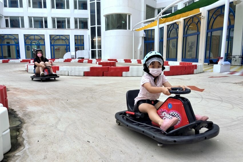 【屏東親子住宿】墾丁長灘休閒飯店.超大遊戲室+戲水池+賽車,住宿好選擇!