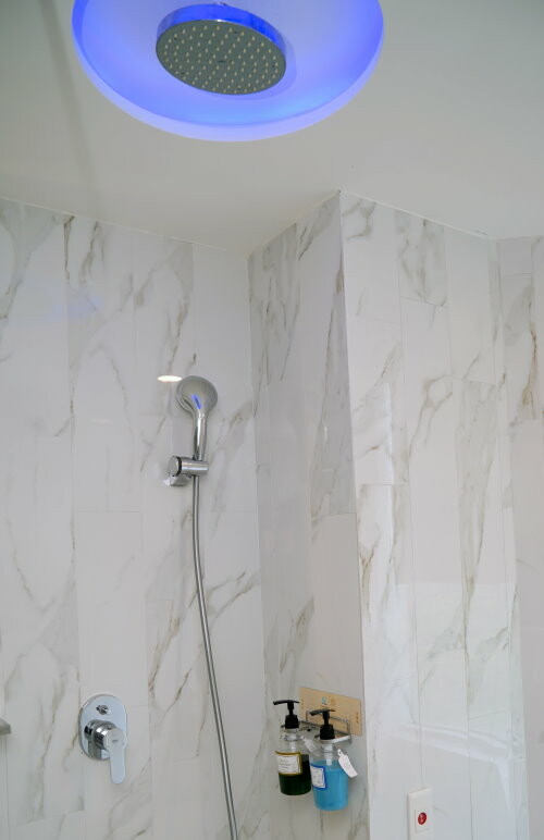 【屏東親子住宿】墾丁長灘休閒飯店.超大遊戲室+戲水池+賽車,住宿好選擇!