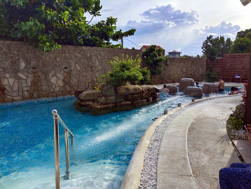 【屏東親子住宿】墾丁長灘休閒飯店.超大遊戲室+戲水池+賽車,住宿好選擇!