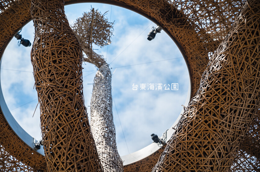 |台東景點|國際地標(海濱公園),眺望太平洋蔚藍的無敵海景,也是賞日出的最佳景點 - Hallo!I'm 婷兒