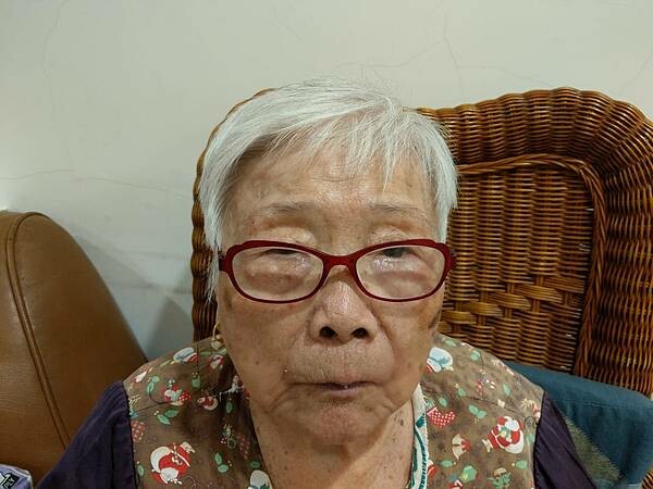 長者關懷紀錄片觀賞心得|【以愛樂活】|「幸福」要由自己來定義,每天都該為自己製造快樂回憶,盡心盡情陪