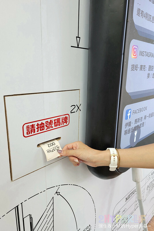 台中蘋果手機維修就找這家！直接在客戶面前拆解維修沒在怕你看，電池20分鐘完全搞定，現場還有零食可免費享用