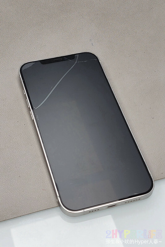 台中蘋果手機維修就找這家！直接在客戶面前拆解維修沒在怕你看，電池20分鐘完全搞定，現場還有零食可免費享用