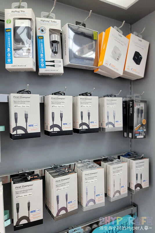 台中蘋果手機維修就找這家！直接在客戶面前拆解維修沒在怕你看，電池20分鐘完全搞定，現場還有零食可免費享用