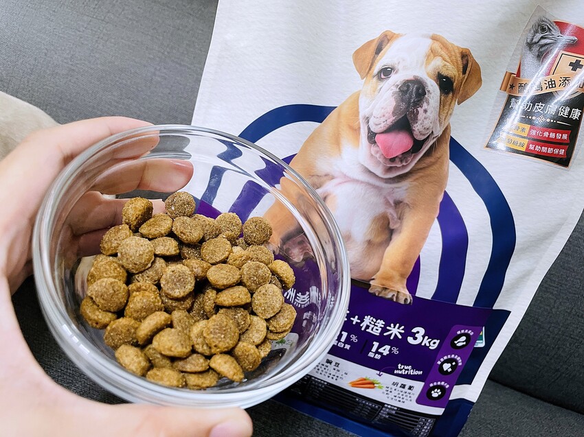 【初卡樂True Colours】狗飼料推薦！『澳洲羔羊+糙米』、『澳洲嫩雞+糙米』，來自澳洲的健康營養配方～小臘腸咪咪愛吃的美味狗糧！