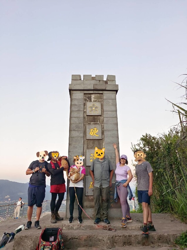 【台北.五股】帶著貓咪爬山去。觀音山硬漢嶺賞夕陽+夜景。大台北盆地美景盡收眼底
