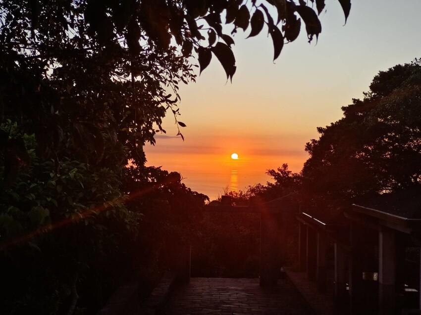 【台北.五股】帶著貓咪爬山去。觀音山硬漢嶺賞夕陽+夜景。大台北盆地美景盡收眼底