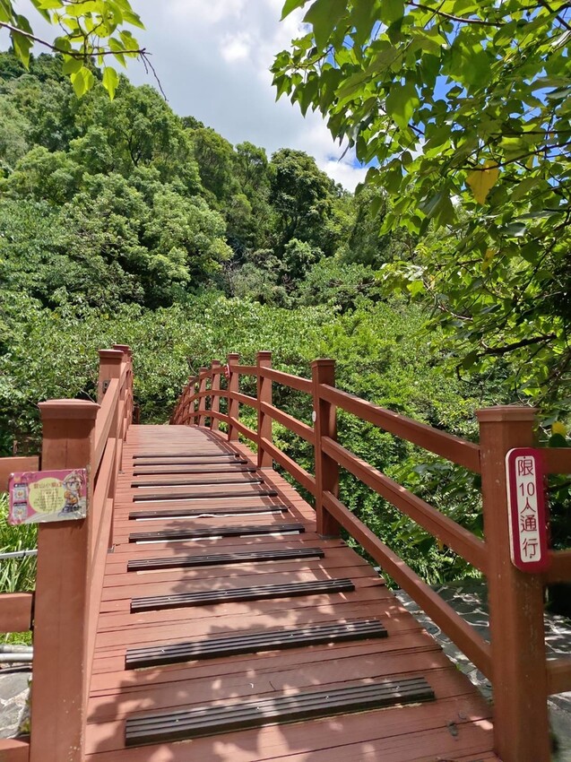 【花蓮.市區】撒固兒步道散散步。簡易好走有瀑布。穿裙子都能輕鬆駕馭。來回約一小時