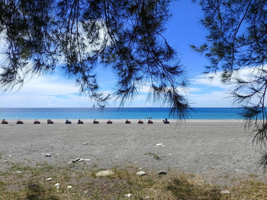 【花蓮.新城】免費寵物景點。曼波海灘散散步。賞超美麗海灣