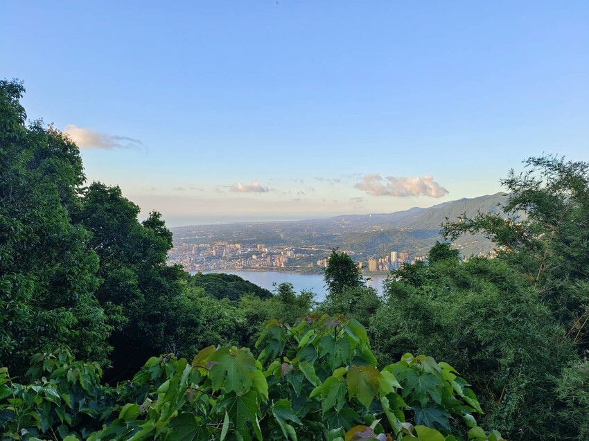 【台北.五股】帶著貓咪爬山去。觀音山硬漢嶺賞夕陽+夜景。大台北盆地美景盡收眼底
