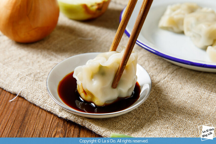 老嬤的料理味｜有春茶館★懷舊台味料理：三杯雞、排骨酥芋頭米粉湯、蔥多多水餃 ❤ 即食料理包推薦
