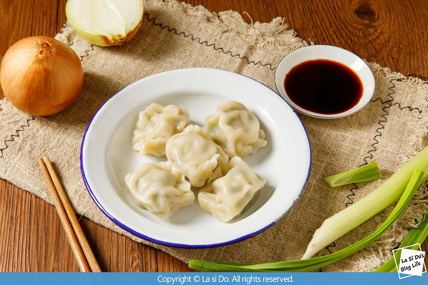 老嬤的料理味｜有春茶館★懷舊台味料理：三杯雞、排骨酥芋頭米粉湯、蔥多多水餃 ❤ 即食料理包推薦