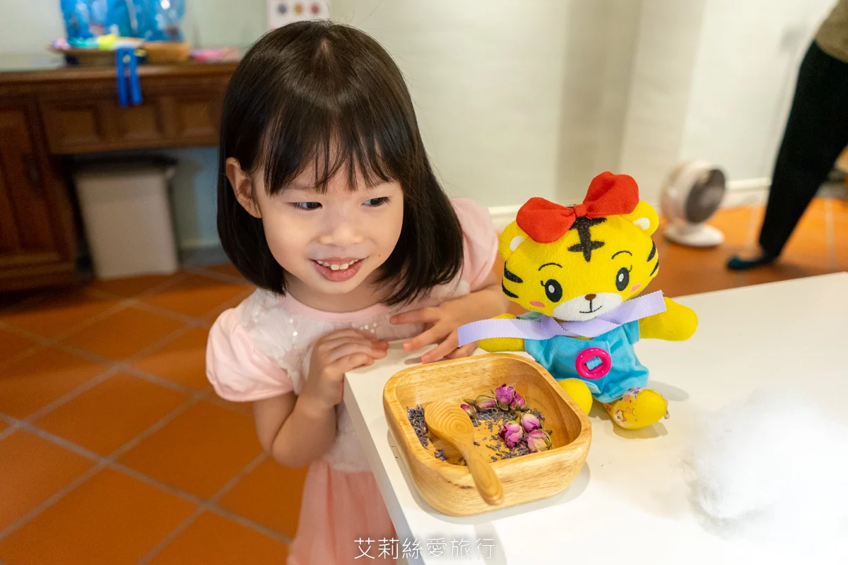 親子diy 親子手作防蚊香包 多種可愛造型自己調配香味 好玩又有趣 還有旗袍換裝古蹟拍紀念照...