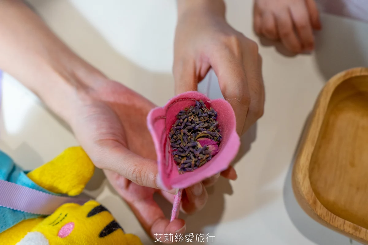 親子diy 親子手作防蚊香包 多種可愛造型自己調配香味 好玩又有趣 還有旗袍換裝古蹟拍紀念照...