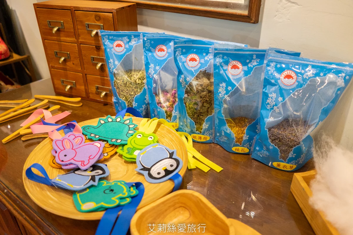 親子diy 親子手作防蚊香包 多種可愛造型自己調配香味 好玩又有趣 還有旗袍換裝古蹟拍紀念照...