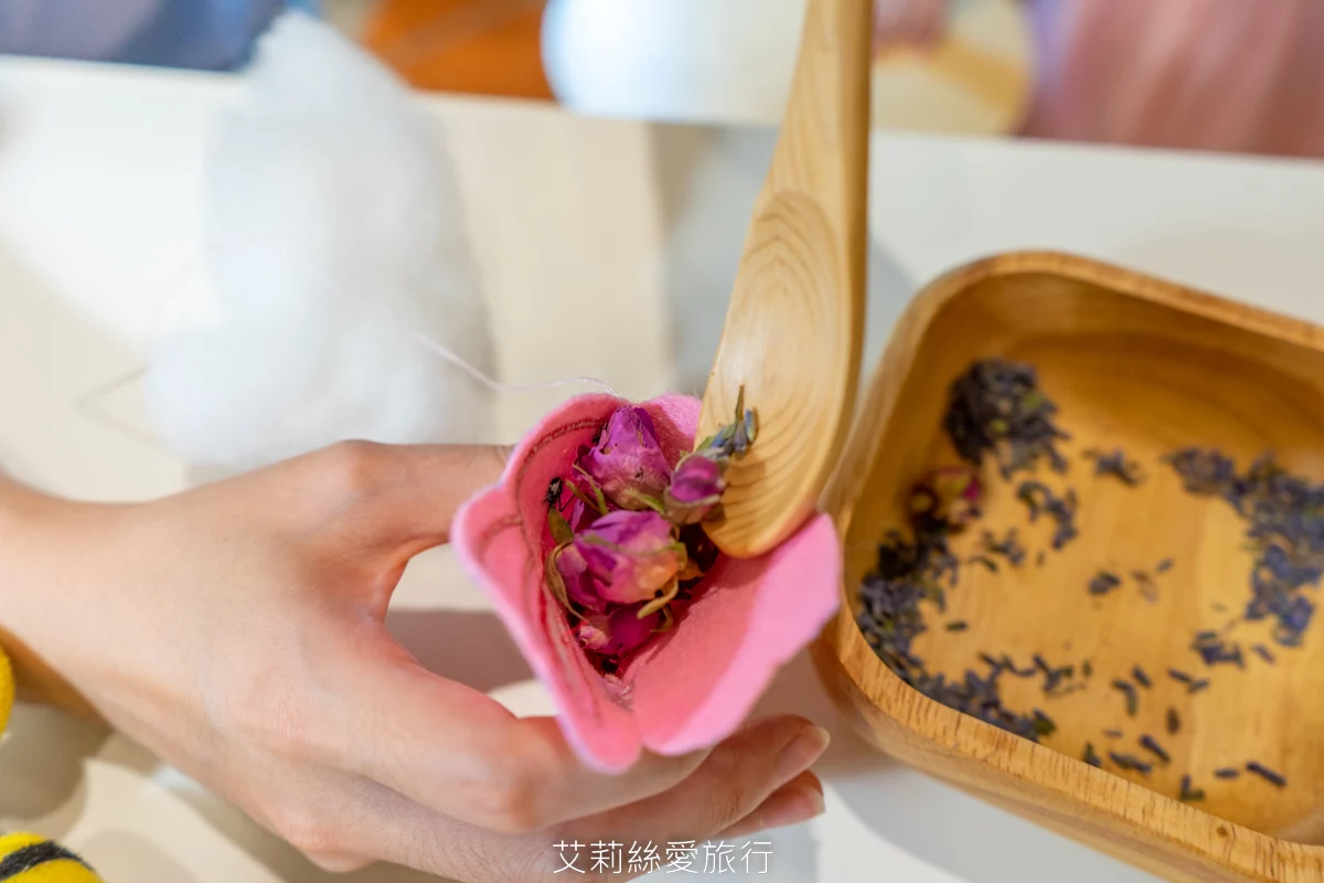 親子diy 親子手作防蚊香包 多種可愛造型自己調配香味 好玩又有趣 還有旗袍換裝古蹟拍紀念照...