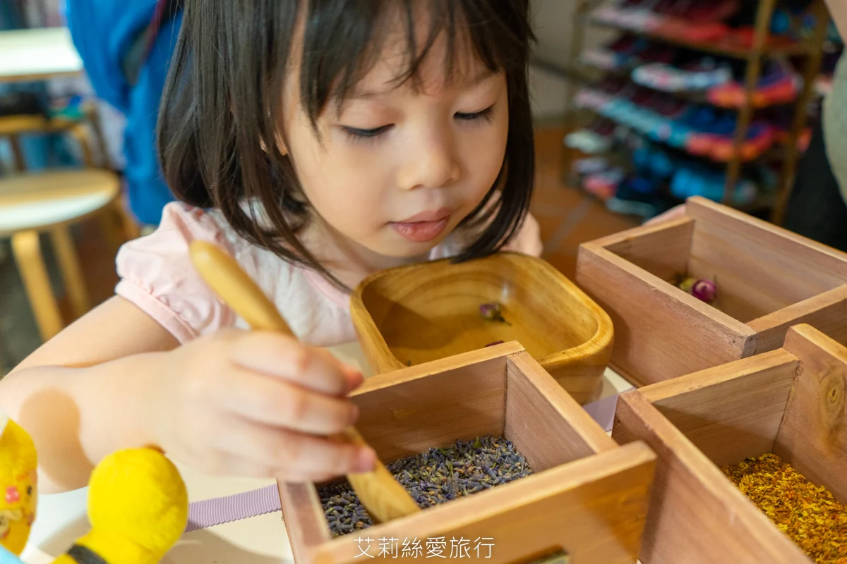 親子diy 親子手作防蚊香包 多種可愛造型自己調配香味 好玩又有趣 還有旗袍換裝古蹟拍紀念照...