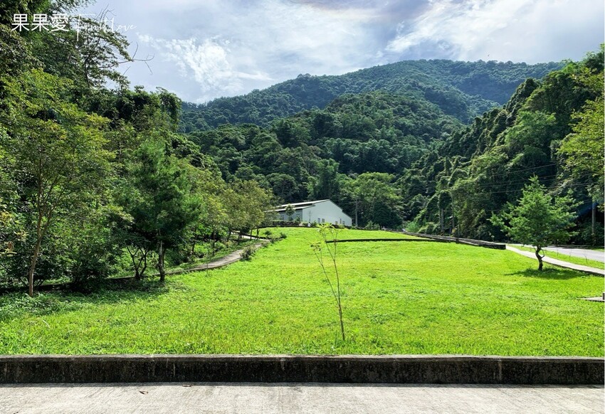 能高親水公園⟩免費玩水消暑，戲石坑，還有許多蝴蝶身邊圍繞 @果果愛Fruitlove