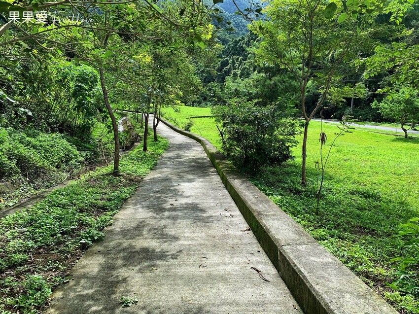 能高親水公園⟩免費玩水消暑，戲石坑，還有許多蝴蝶身邊圍繞 @果果愛Fruitlove