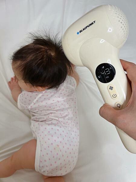 (育兒推薦)MYFEEL 德國藍寶 寶寶吹風機BPH-D02U 開箱評測 第一台從寶寶視角出發的設計 結合無線設計x低溫x