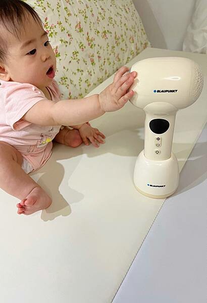 (育兒推薦)MYFEEL 德國藍寶 寶寶吹風機BPH-D02U 開箱評測 第一台從寶寶視角出發的設計 結合無線設計x低溫x