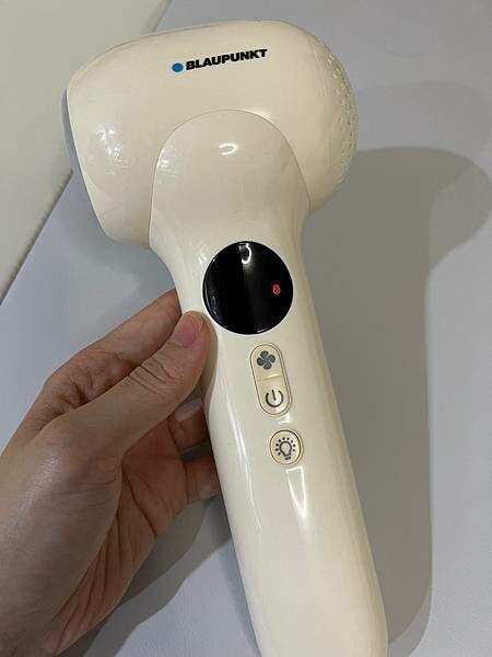 (育兒推薦)MYFEEL 德國藍寶 寶寶吹風機BPH-D02U 開箱評測 第一台從寶寶視角出發的設計 結合無線設計x低溫x