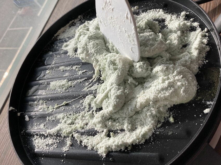 [藍藻創意食譜] #6 藍藻羊奶棒棒糖｜有手就會｜恐龍造型超吸睛｜享受吃糖的同時也吃進去滿滿營養素 - 萍姐愛分享