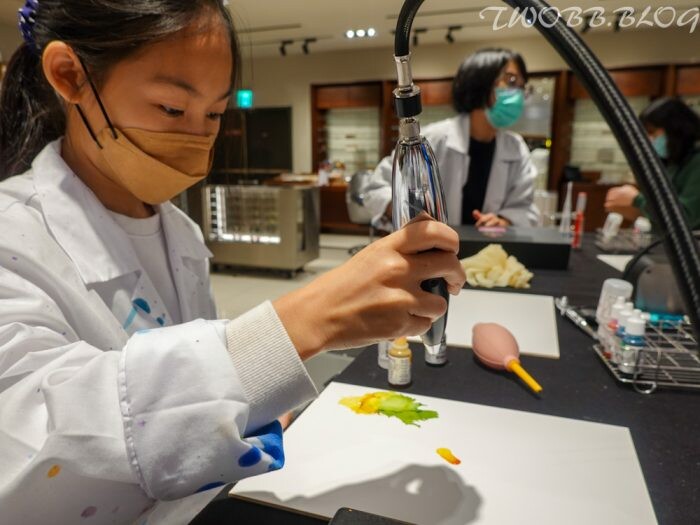 台中體驗｜ EXPLORE 有意思酒精畫》不限年齡都可體驗，DIY創作獨一無二的紀念品，零美術基礎也能畫出藝術水準。 - 1個媽咪2個寶