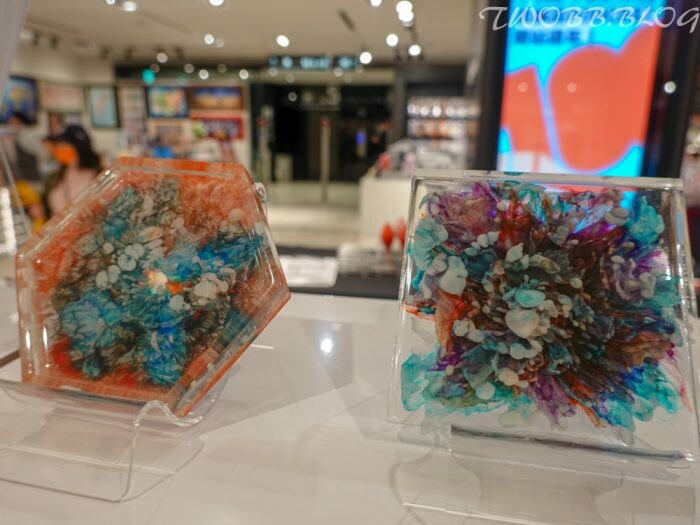 台中體驗｜ EXPLORE 有意思酒精畫》不限年齡都可體驗，DIY創作獨一無二的紀念品，零美術基礎也能畫出藝術水準。 - 1個媽咪2個寶