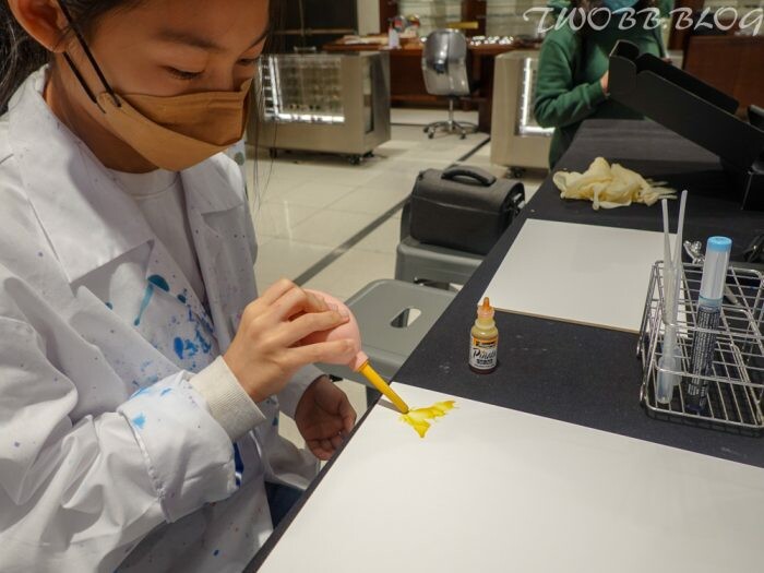 台中體驗｜ EXPLORE 有意思酒精畫》不限年齡都可體驗，DIY創作獨一無二的紀念品，零美術基礎也能畫出藝術水準。 - 1個媽咪2個寶