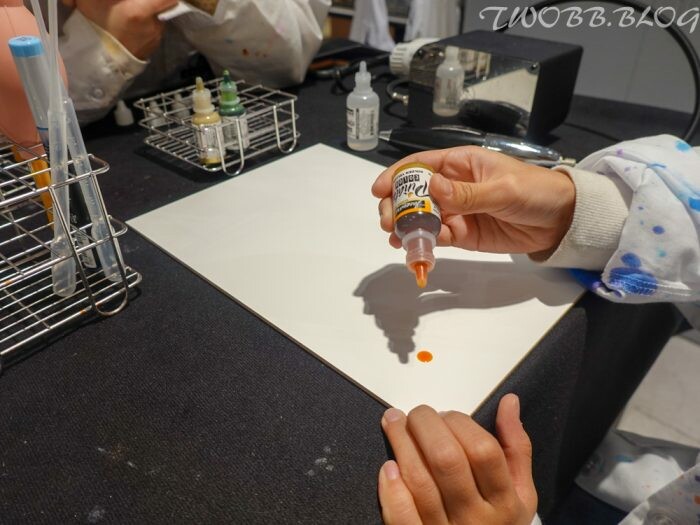 台中體驗｜ EXPLORE 有意思酒精畫》不限年齡都可體驗，DIY創作獨一無二的紀念品，零美術基礎也能畫出藝術水準。 - 1個媽咪2個寶