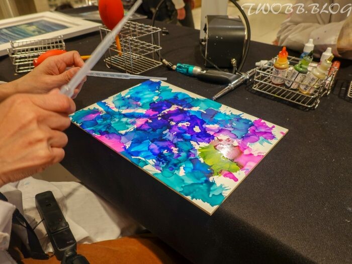 台中體驗｜ EXPLORE 有意思酒精畫》不限年齡都可體驗，DIY創作獨一無二的紀念品，零美術基礎也能畫出藝術水準。 - 1個媽咪2個寶