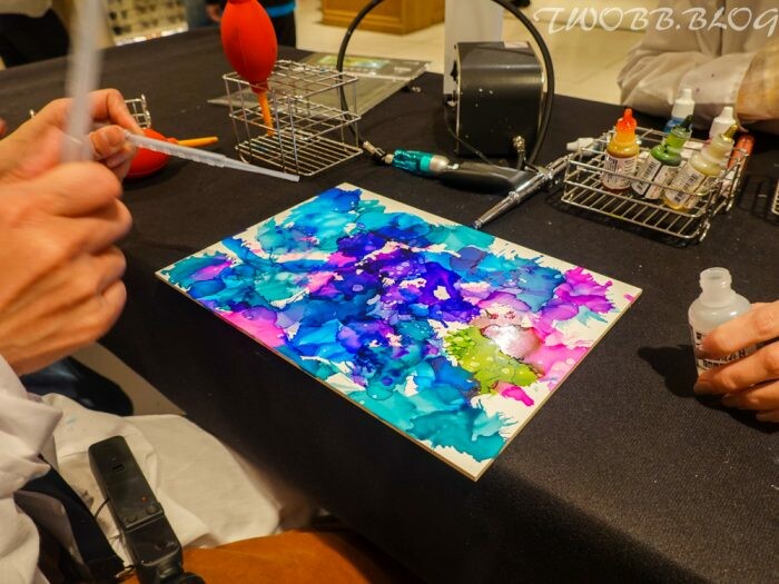 台中體驗｜ EXPLORE 有意思酒精畫》不限年齡都可體驗，DIY創作獨一無二的紀念品，零美術基礎也能畫出藝術水準。 - 1個媽咪2個寶
