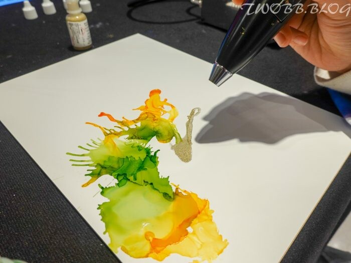 台中體驗｜ EXPLORE 有意思酒精畫》不限年齡都可體驗，DIY創作獨一無二的紀念品，零美術基礎也能畫出藝術水準。 - 1個媽咪2個寶