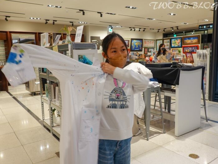 台中體驗｜ EXPLORE 有意思酒精畫》不限年齡都可體驗，DIY創作獨一無二的紀念品，零美術基礎也能畫出藝術水準。 - 1個媽咪2個寶