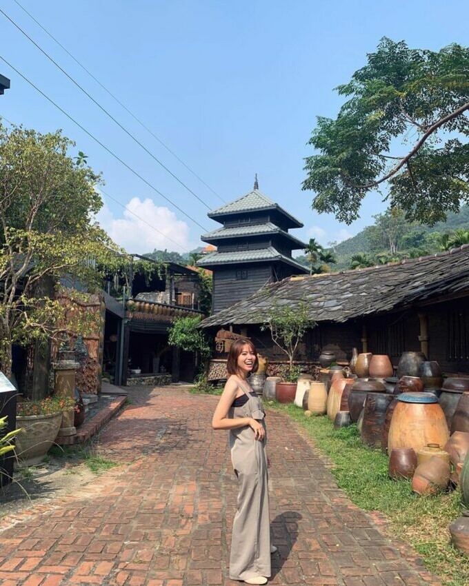 漫遊集集線|水里自行車道,水里蛇窯陶藝文化園區古色古香的氛圍,與淡雅的陶藝相得益彰,成為了水里有名的打卡熱點。這裡除了能了解蛇窯歷史、陶器的前世今生、還能參加DIY體驗各種陶藝活動