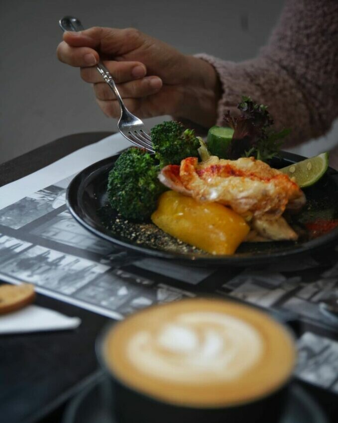蘭陽博物館|想吃美食又想拍美照的話,「 蘭陽博物館 」是個不錯的選擇喔!不僅晴天雨天都相當適合參觀, 周邊美食 和 附近景點 更是一級棒~不但適合和姊妹淘、情侶一起來拍照打卡,也相當適合親子同遊!