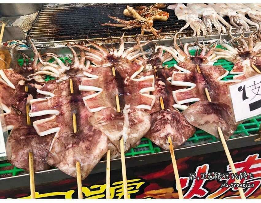 旗津老街必吃美食小吃,烤魷魚、烤小捲、烤花枝 旗津美食推薦