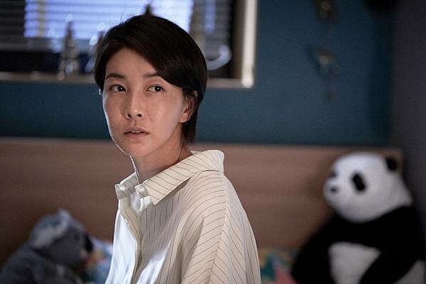 界限_新聞稿照03_《One the Woman雙重人生》陳瑞演在本作中幾乎以素顏登場