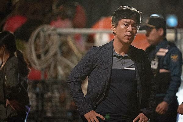 界限_新聞稿照08_《黑道律師文森佐》崔德文在劇中飾演一名刑警