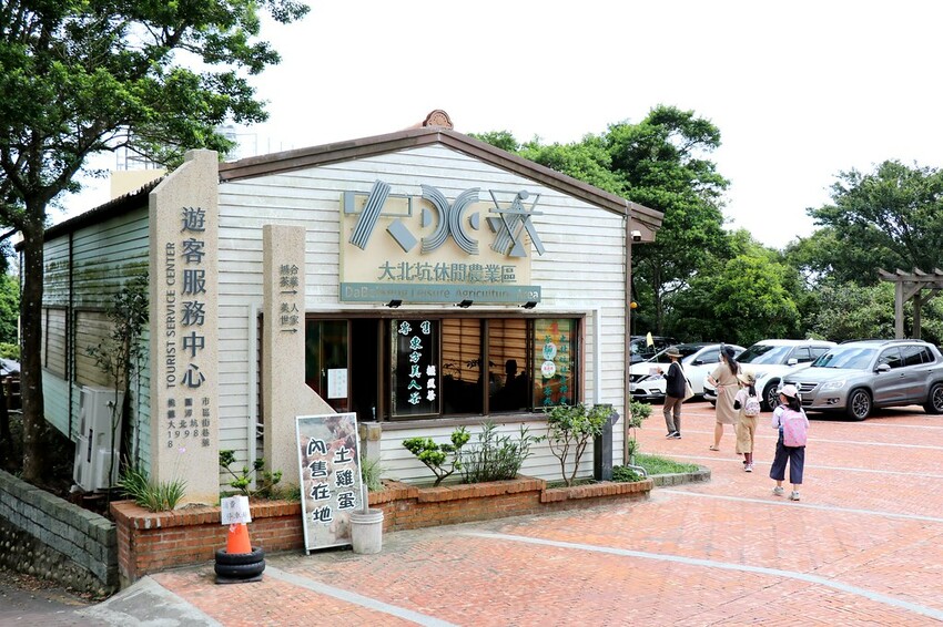 【桃園龍潭一日遊】探索三水×農遊輕旅-水土保持戶外教室/奉茶亭步道採茶/美人世家品茶/夏夕夏景玻璃屋景觀